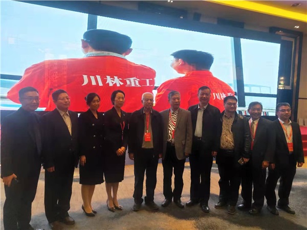《综合管廊伟德app下载官网苹果版》团标正式发布 编制组成员与钱七虎院士合影